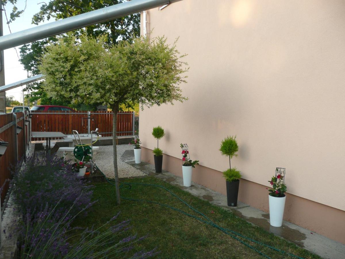 Vila Levendula Vendeghaz Hajdúnánás Exteriér fotografie